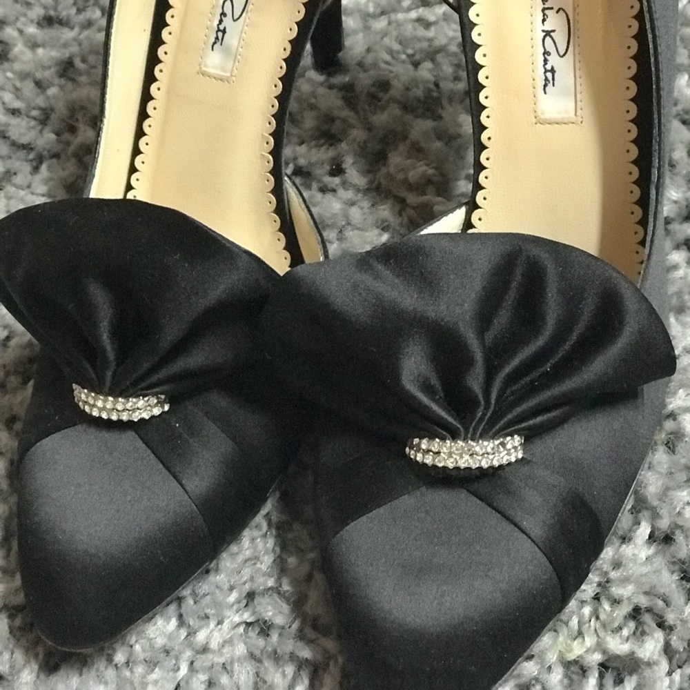 Oscar De La Renta Black Silk Jeweled Heels 37